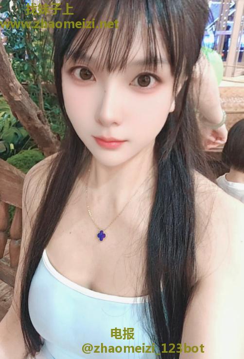 三点粉青青