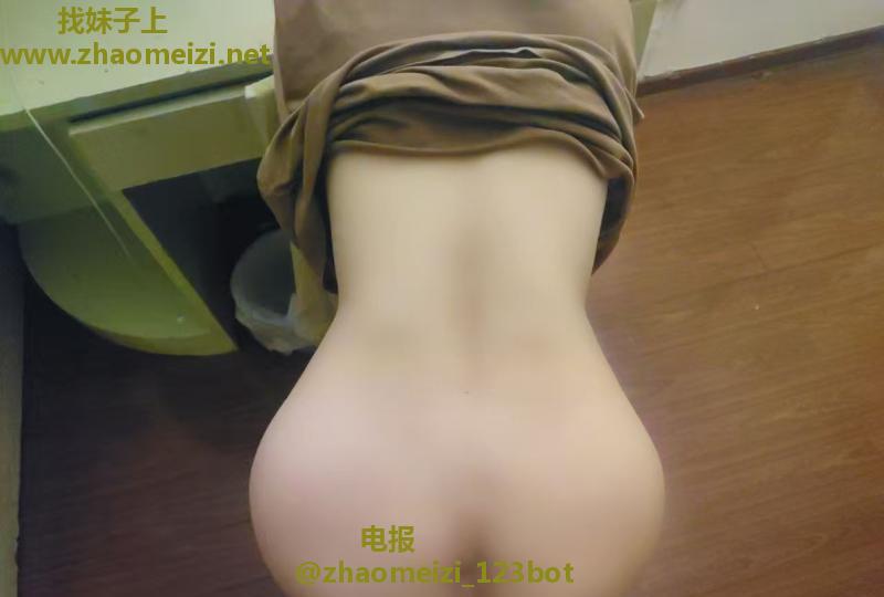 苗条白皮肤熟女