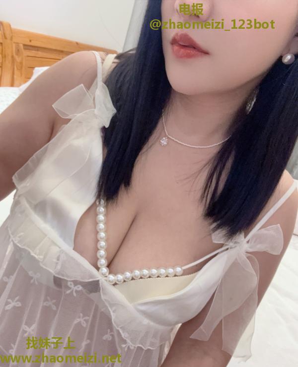 大胸泄火妹娃儿