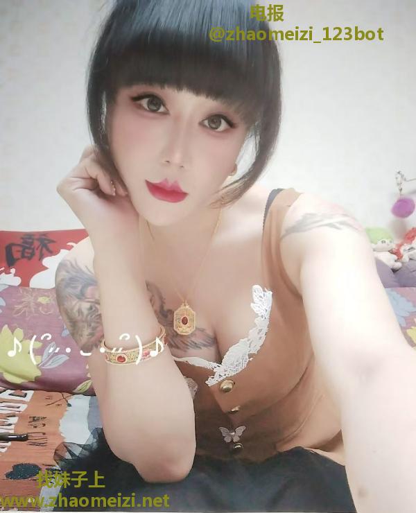 超会玩的双插少妇