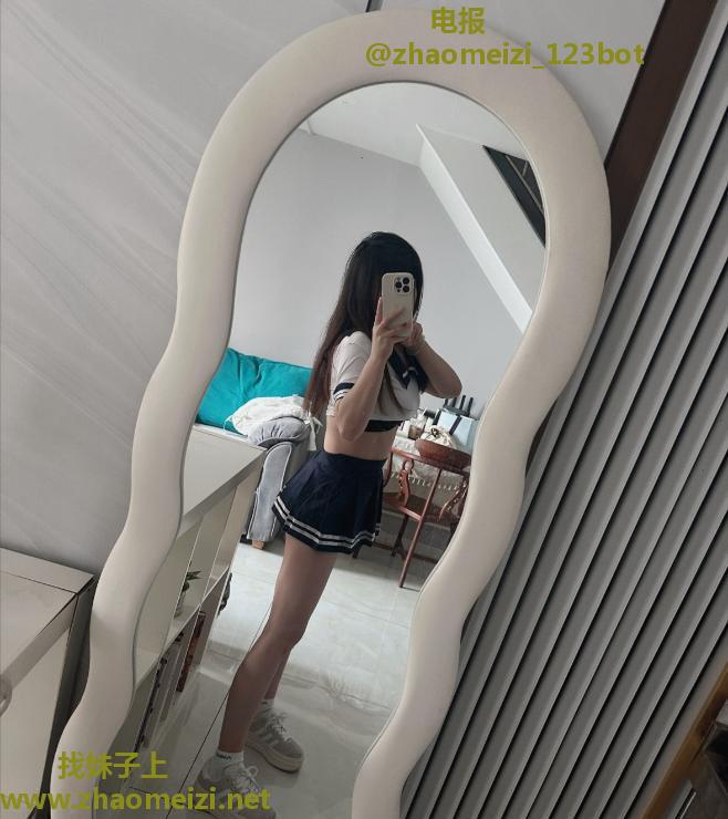 大眼酥胸萌妹纸泄火