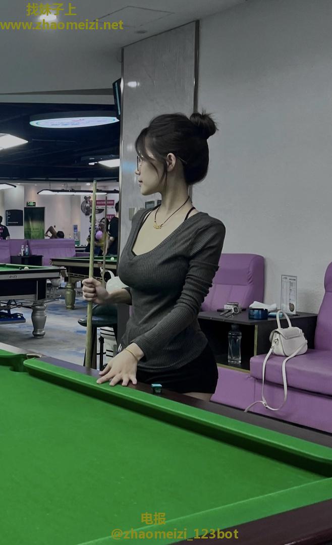 翘臀高颜值台球助教露露