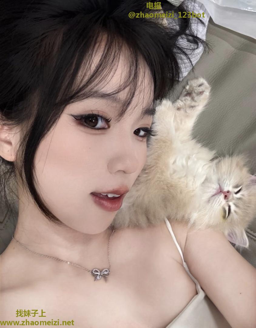 纯欲黑丝女大学生