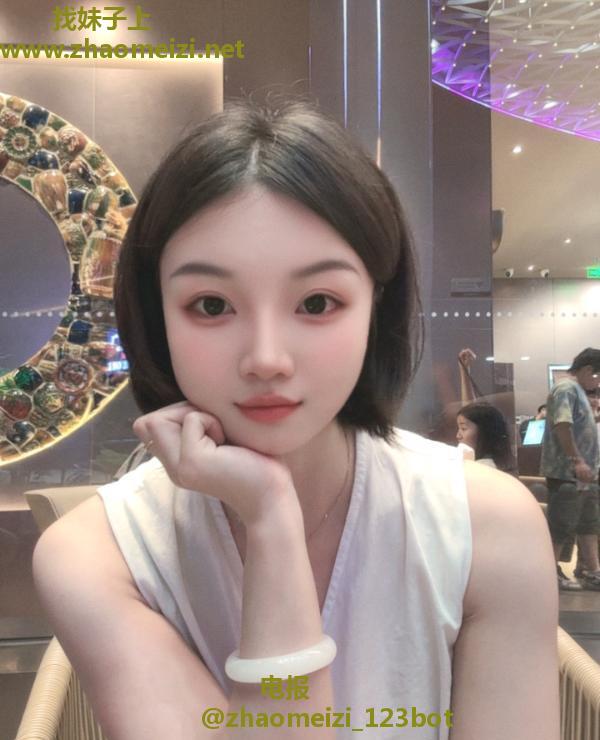 古镇好身材美女