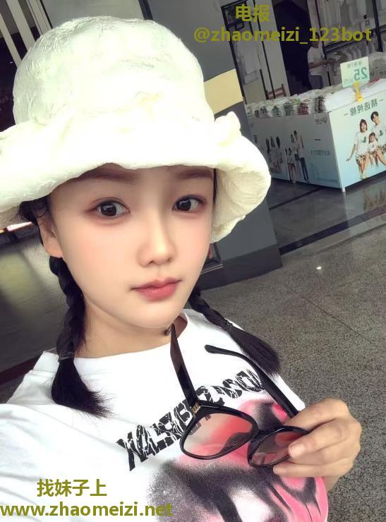 肤白腰细长腿依依