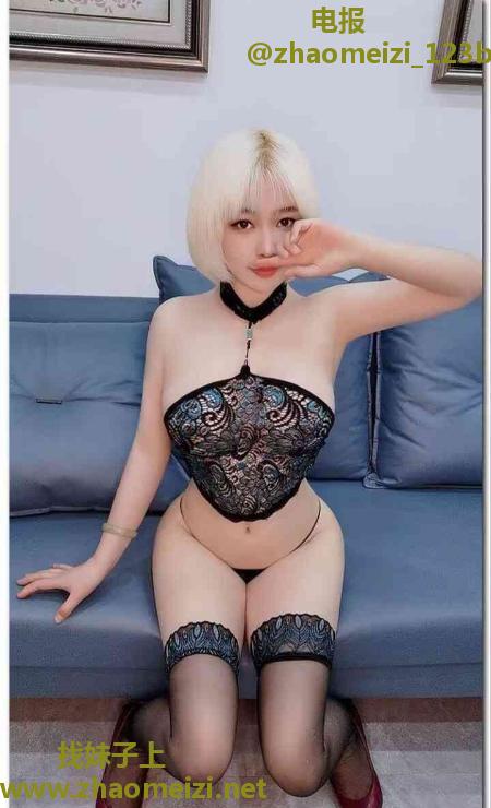 丰满大胸风骚妹子