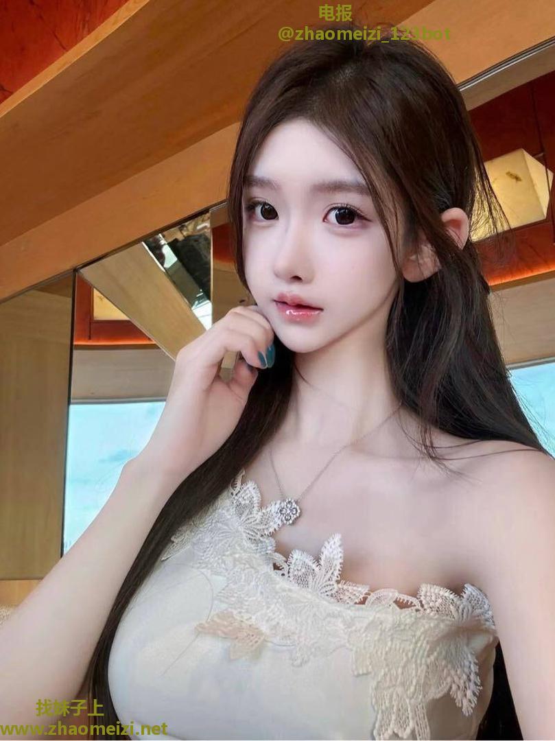 皇姑白嫩美鲍大胸妹