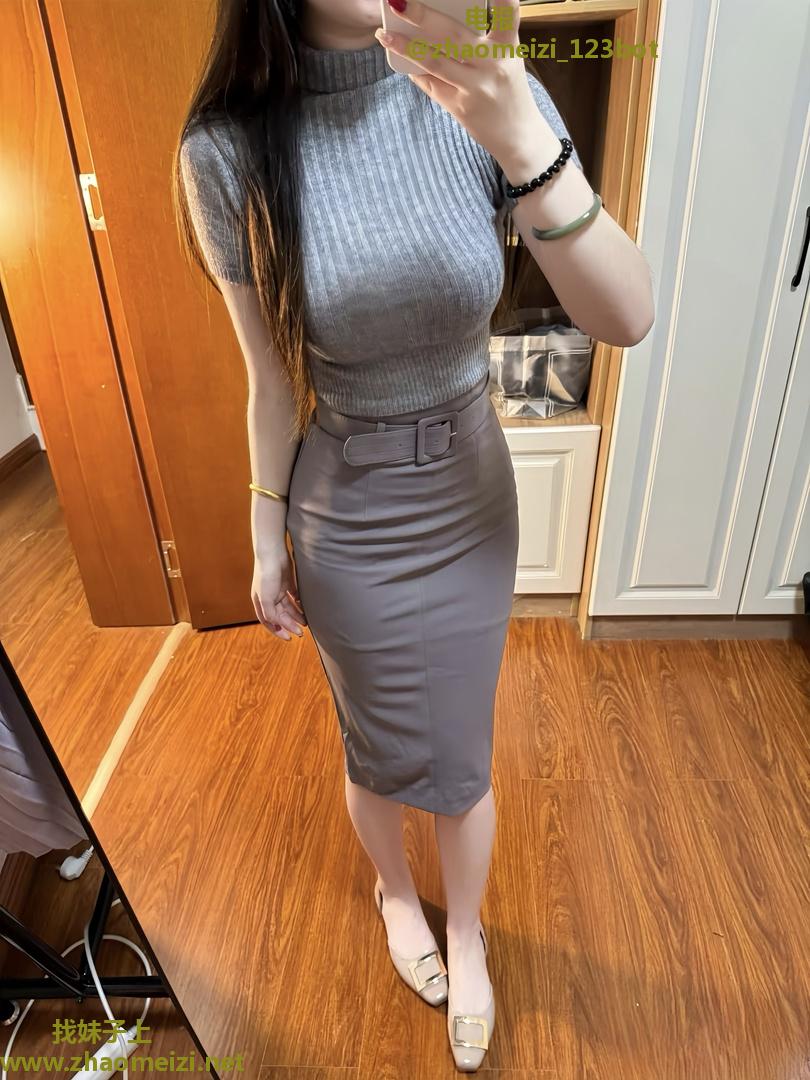 江宁高挑颜值系女孩