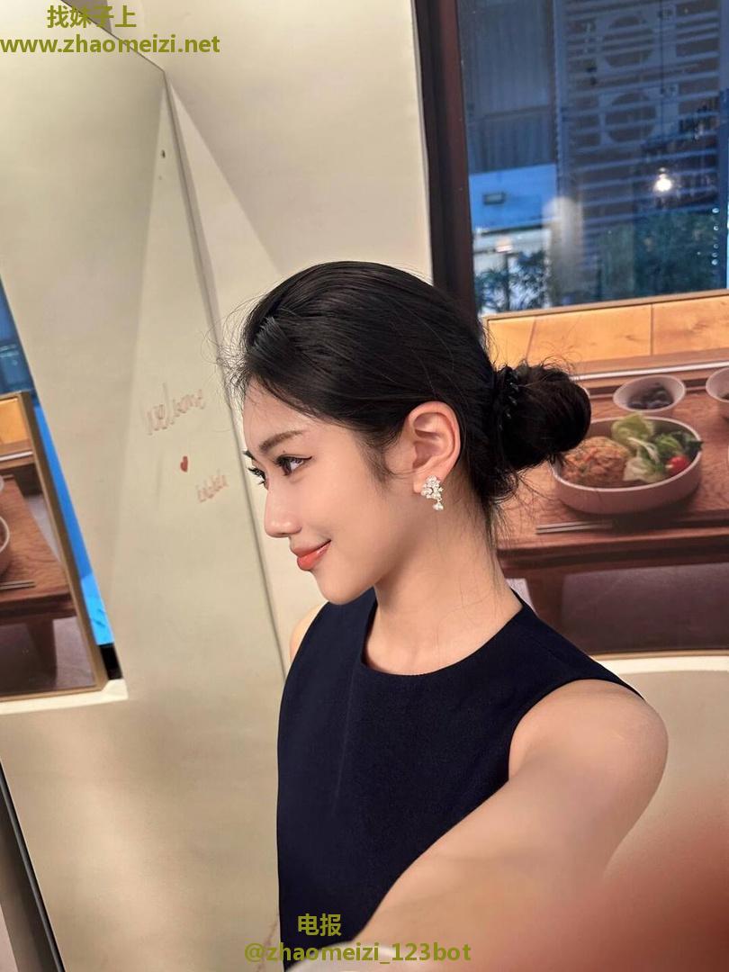 长相甜妹00后萌妹