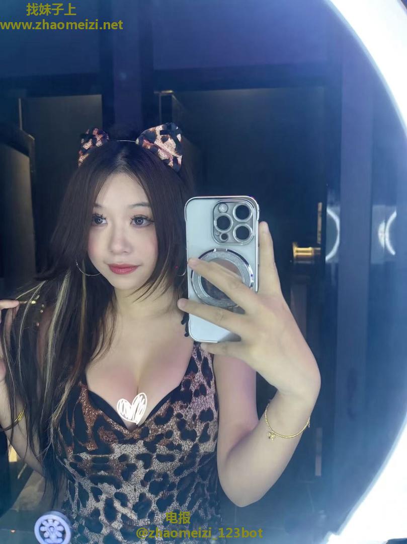 大胸长腿模特姐姐