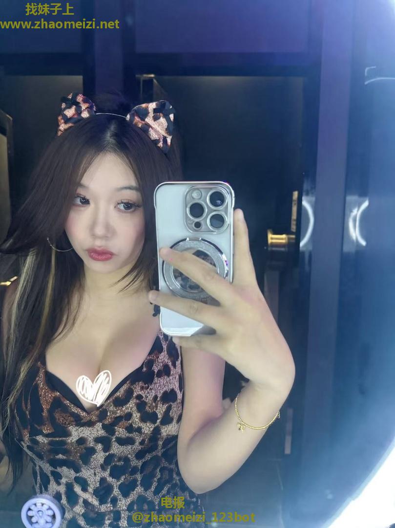 大胸长腿模特姐姐