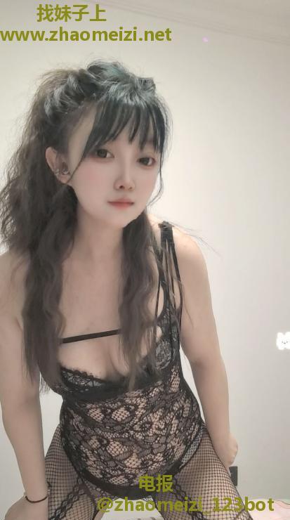 临平大波翘臀骚货