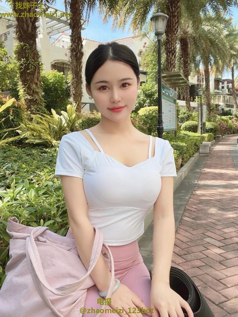 丰满翘臀敏感少妇