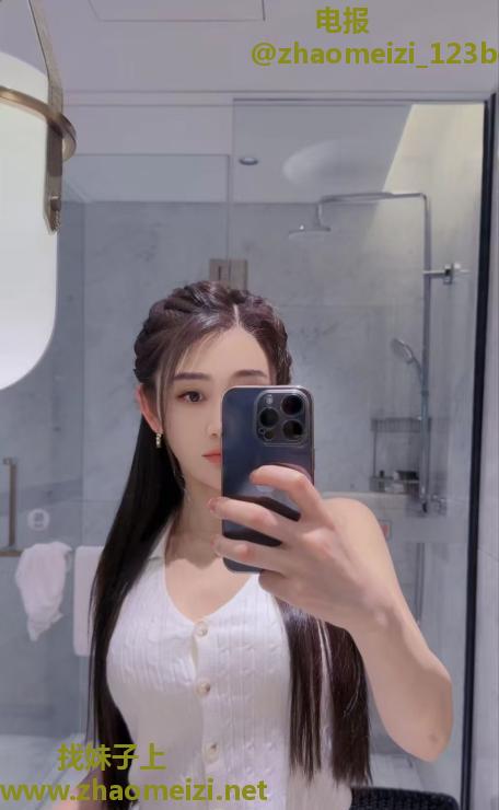 舞蹈老师雅雯流连忘返