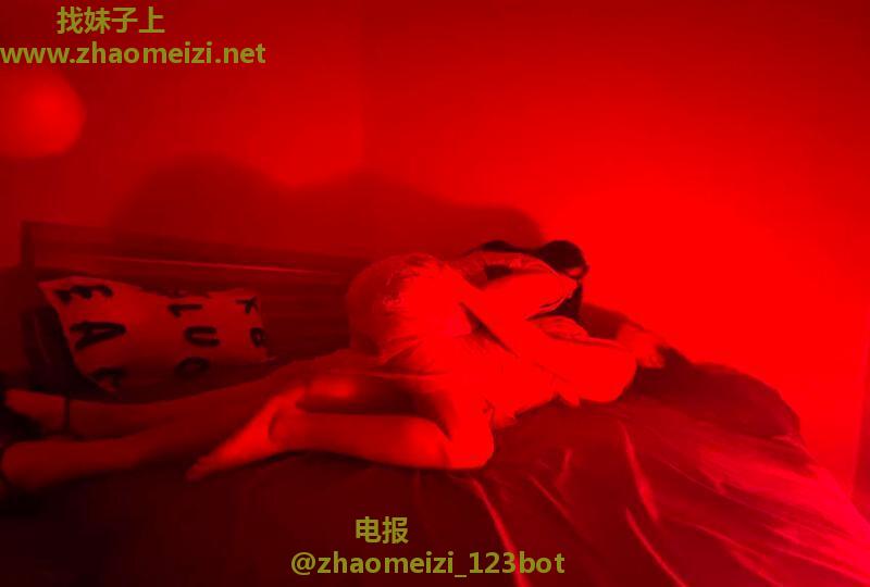 中大项双飞巨乳两闺蜜