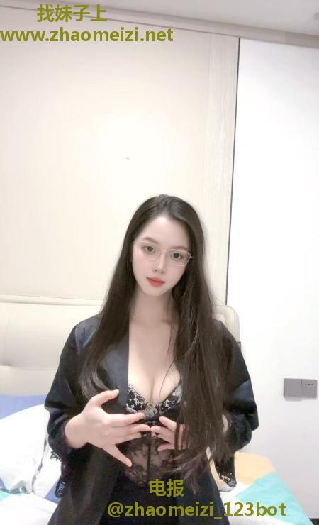 反差御姐明媚儿