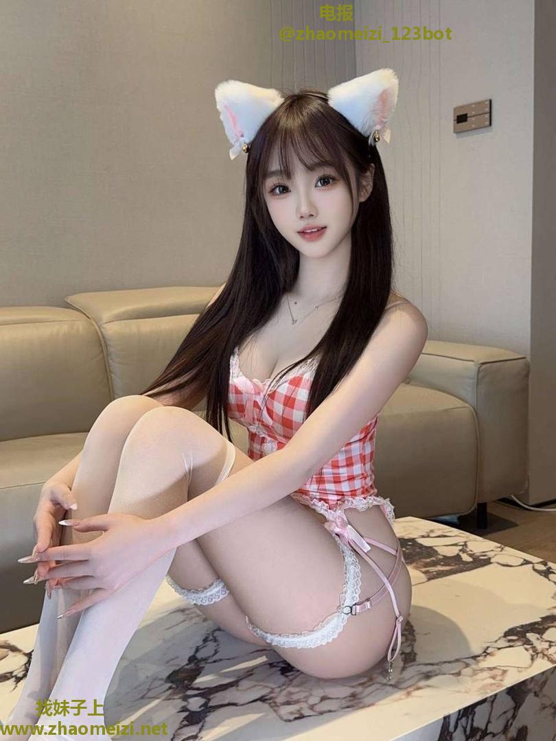 水嫩翘臀白皙姐姐