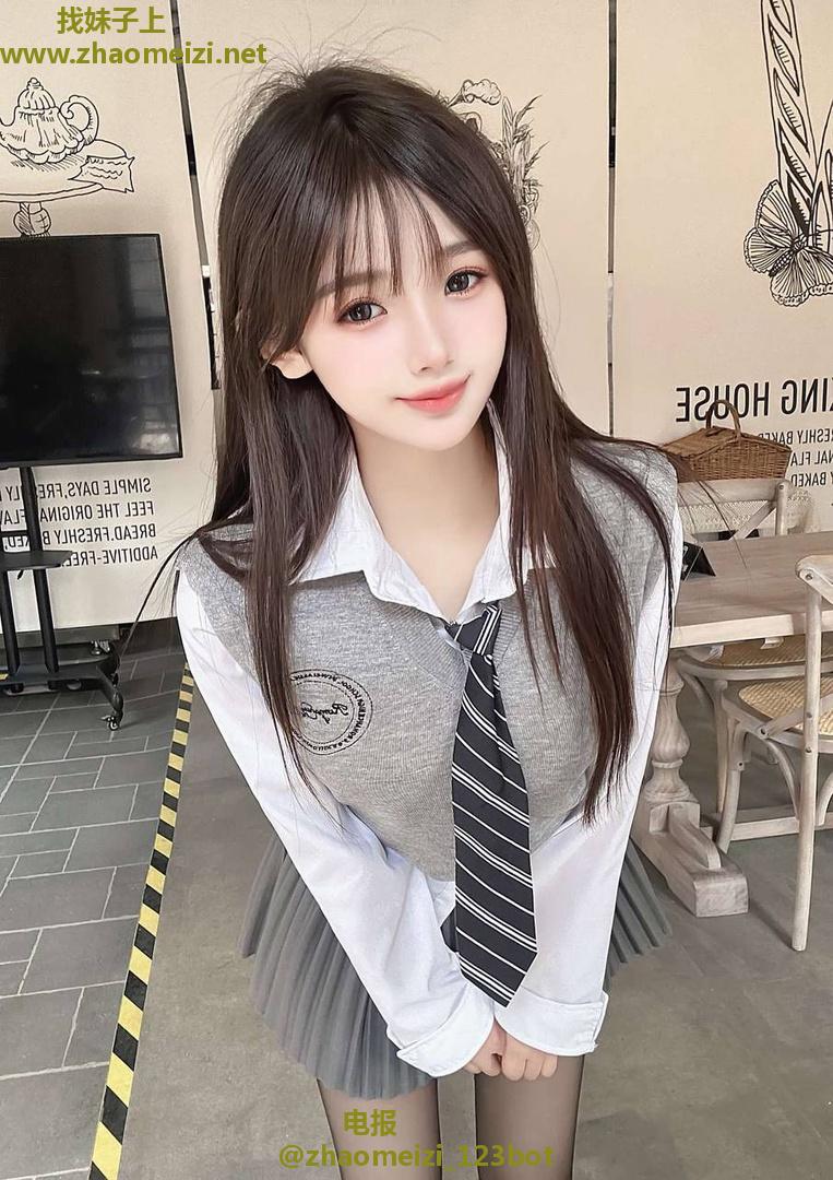 在校反差骚嫩学妹