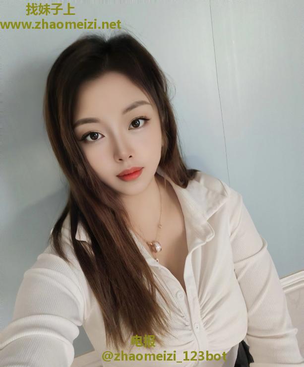 童颜巨乳小美女