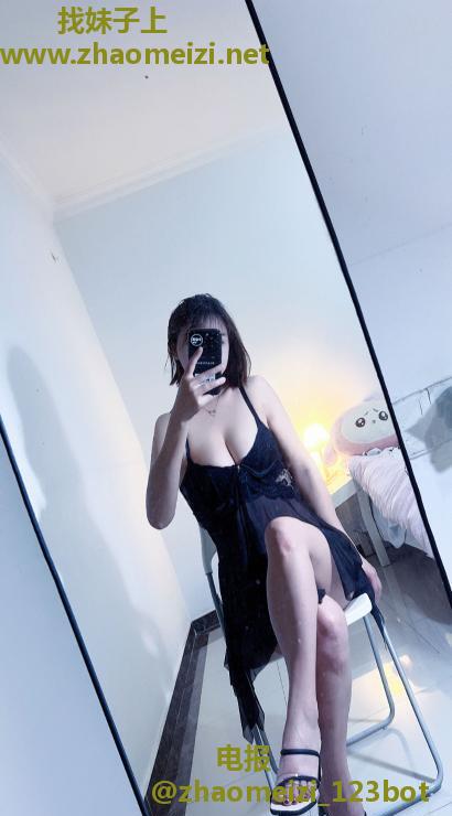 越秀轻熟丰满诗姐