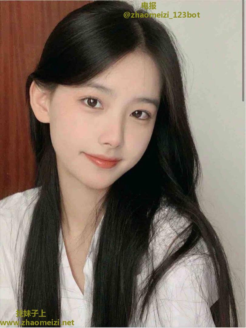 在校年轻反差妹妹