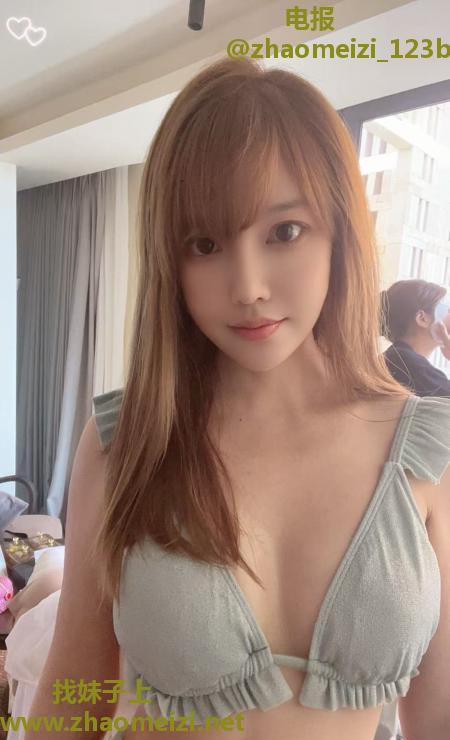 肤白颜值诗诗老师