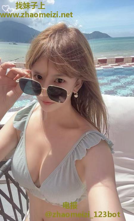 肤白颜值诗诗老师