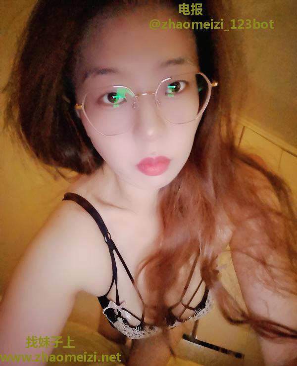 二刷骚气眼镜妹鱼儿