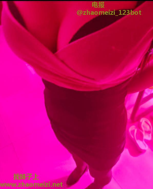 服务系长腿大胸姐姐