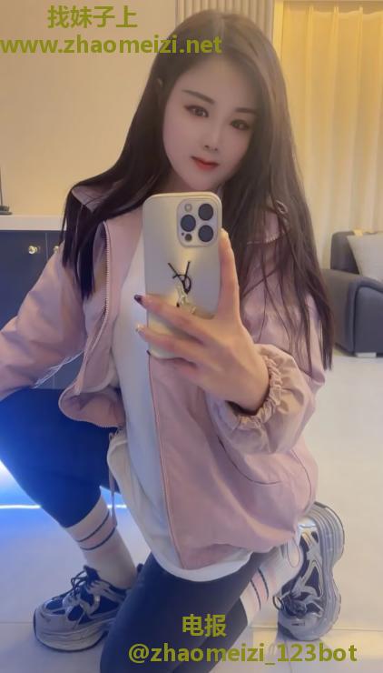 微胖大胸小姐姐