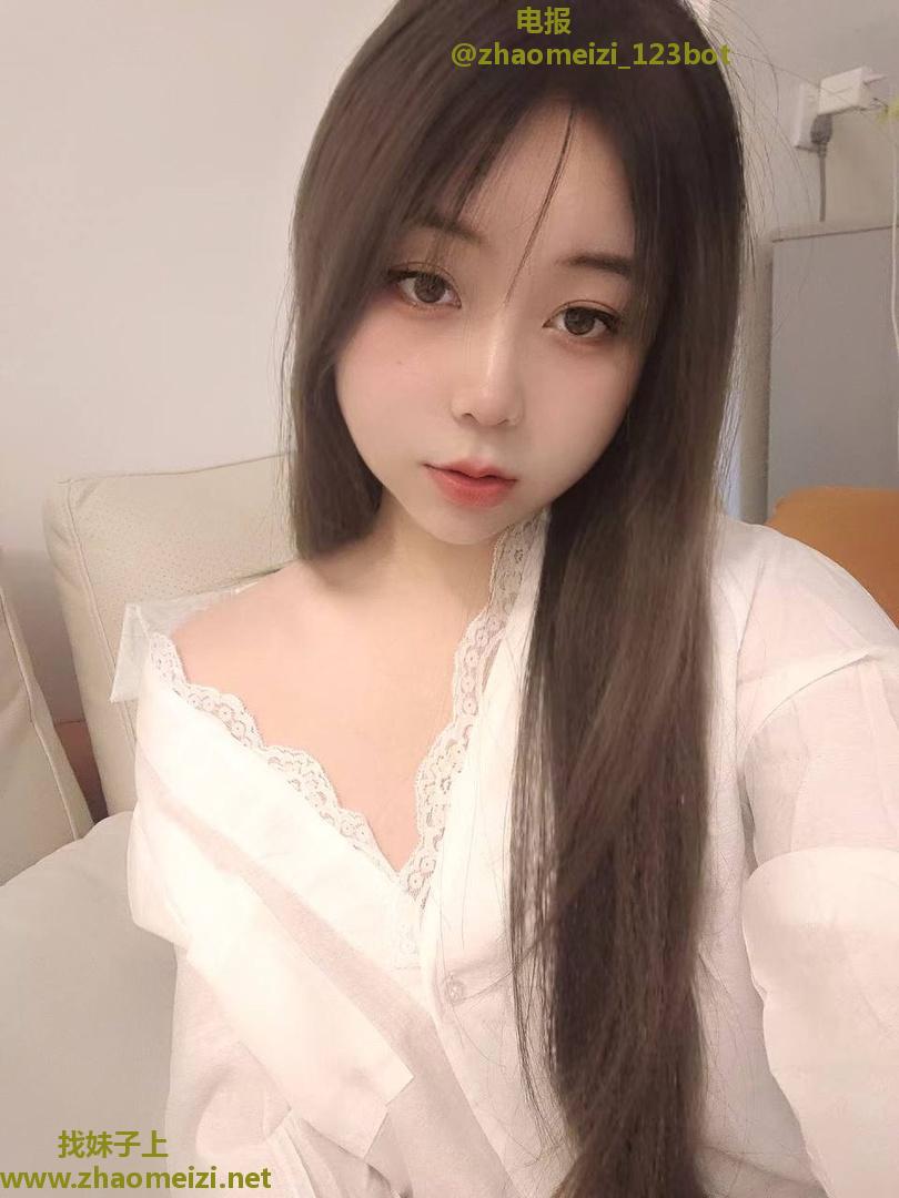 年轻可爱邻家小妹