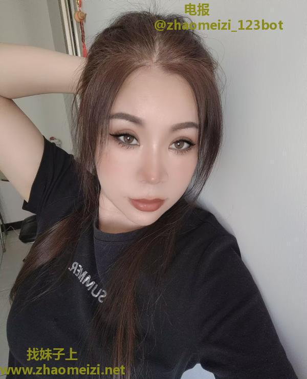 小海地性感少妇