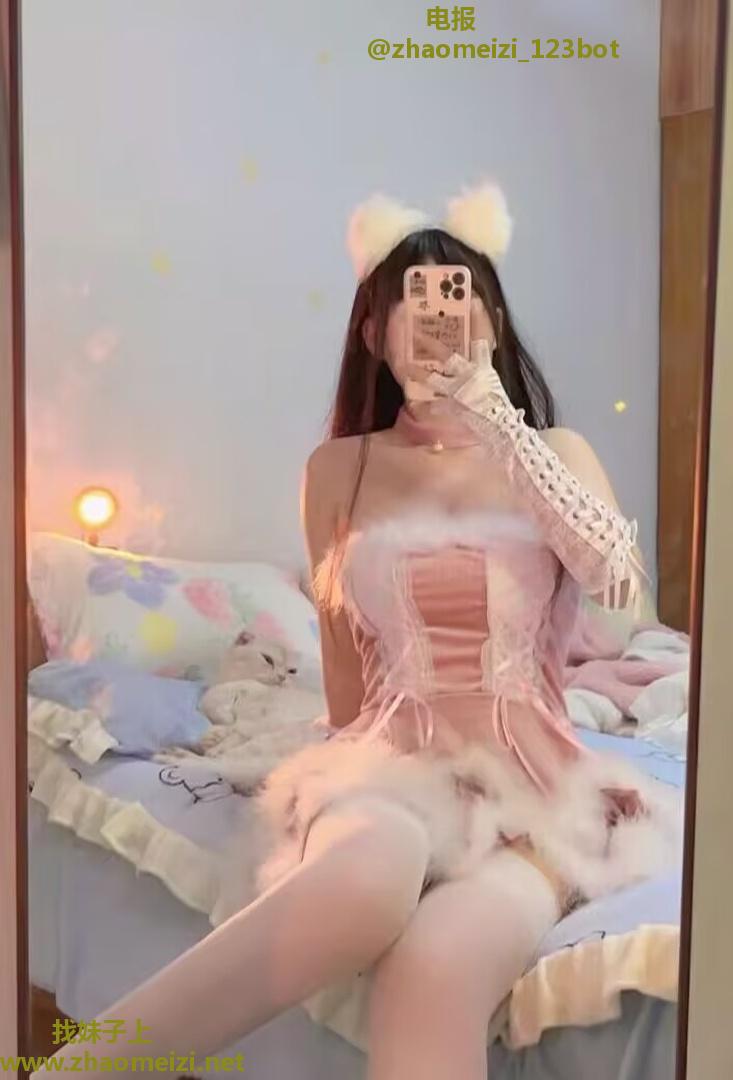 莲池大胸大臀漂亮小姐姐