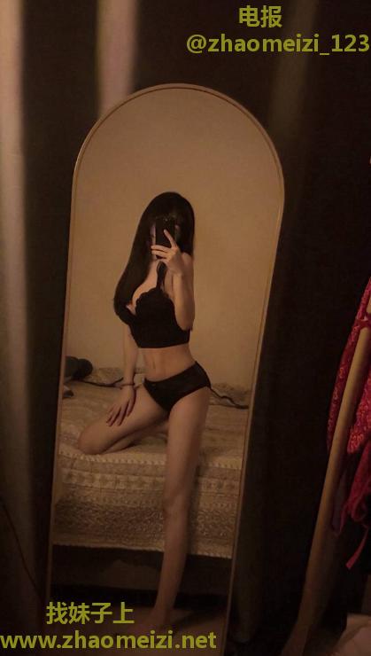 身材苗条肤白小希