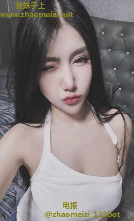 中秋不放假丰满美女