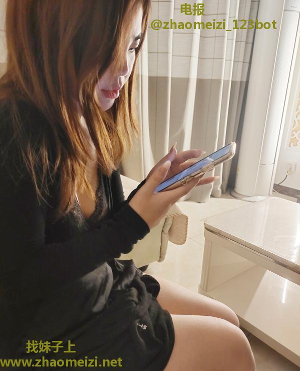 颜值女友感伊伊