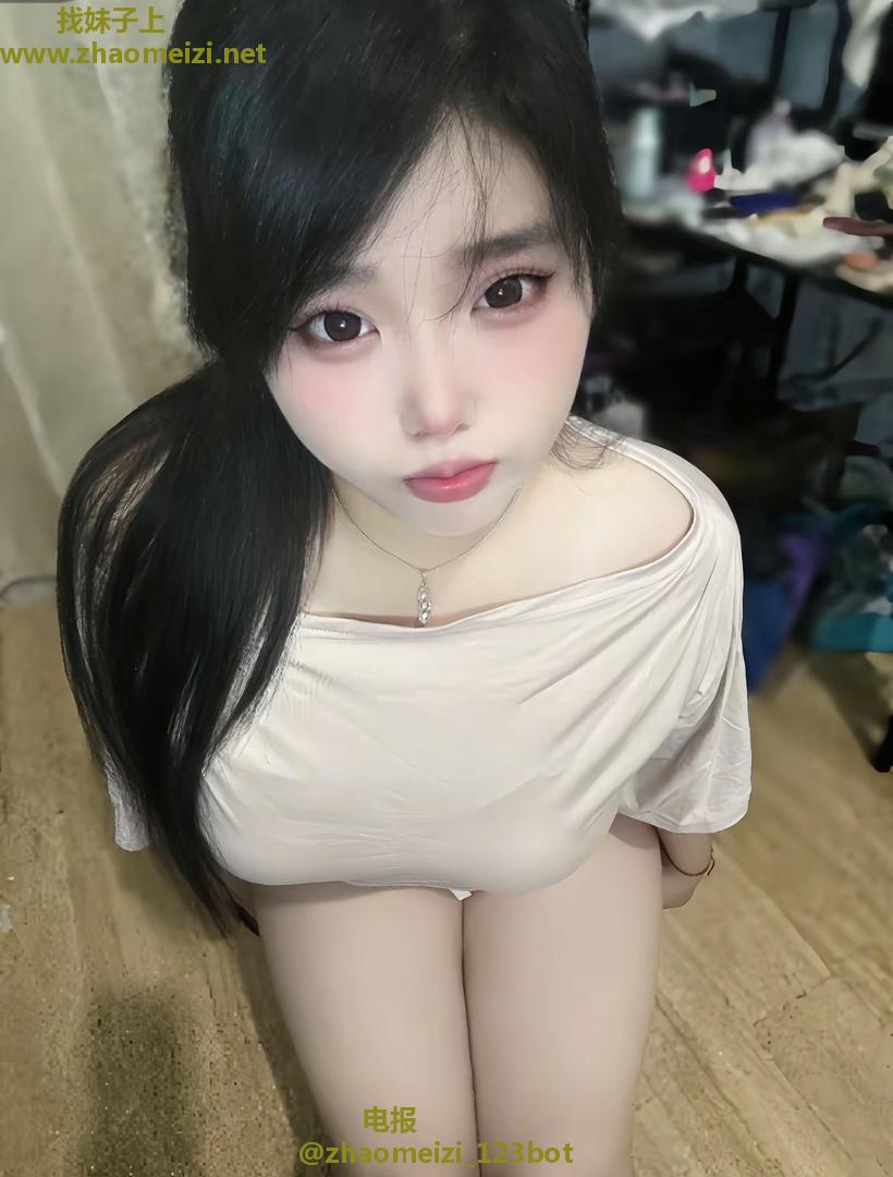 假期约的性感嫩妹