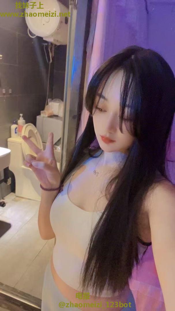 刚下水漂亮姑娘长腿细腰