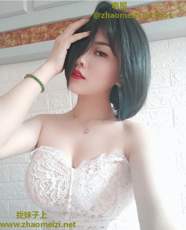 短发韵味风骚女郎