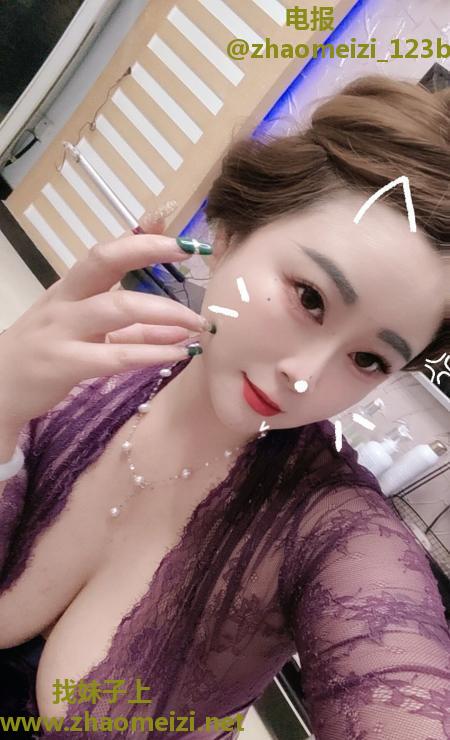 五里山天街大胸少妇