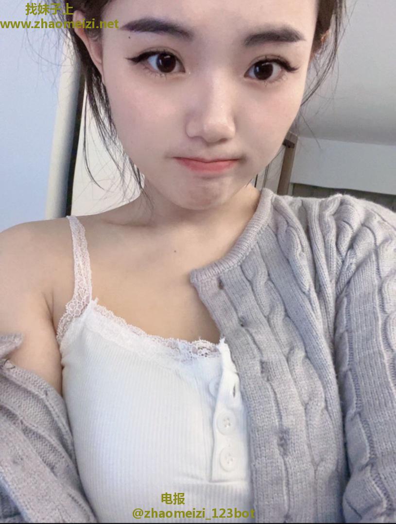 小妹妹粉嫩多汁小穴紧致