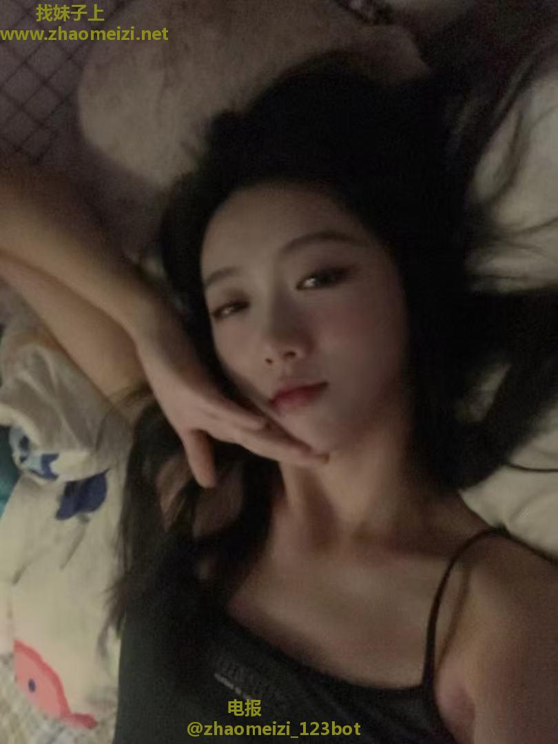 刚下海前凸后翘