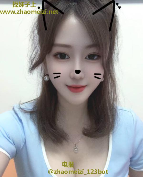 穿着风骚大胸御姐