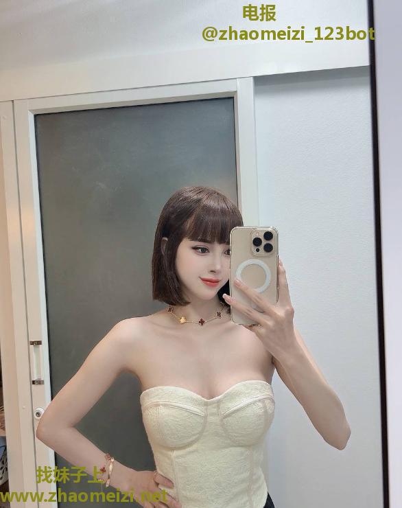 天河性感短发妹