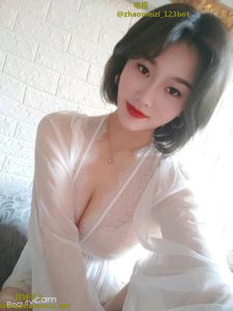 短发韵味风骚女郎