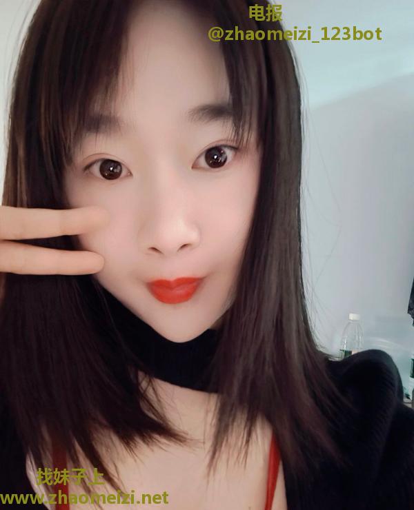 大胸肥臀小姐姐