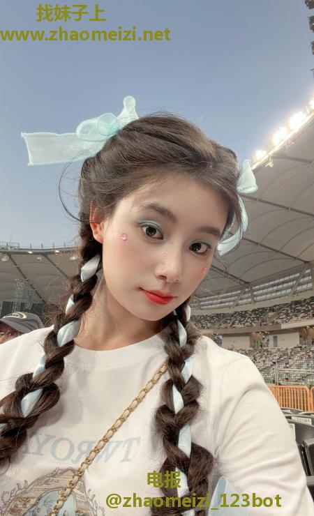 园区可爱漂亮女孩