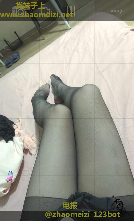 拥有E罩杯的苗条女