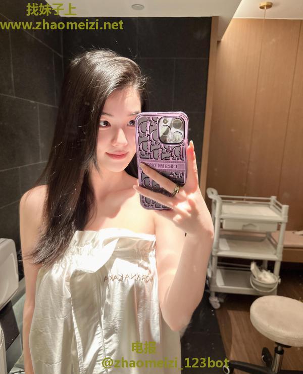 甜美可爱大胸妹子