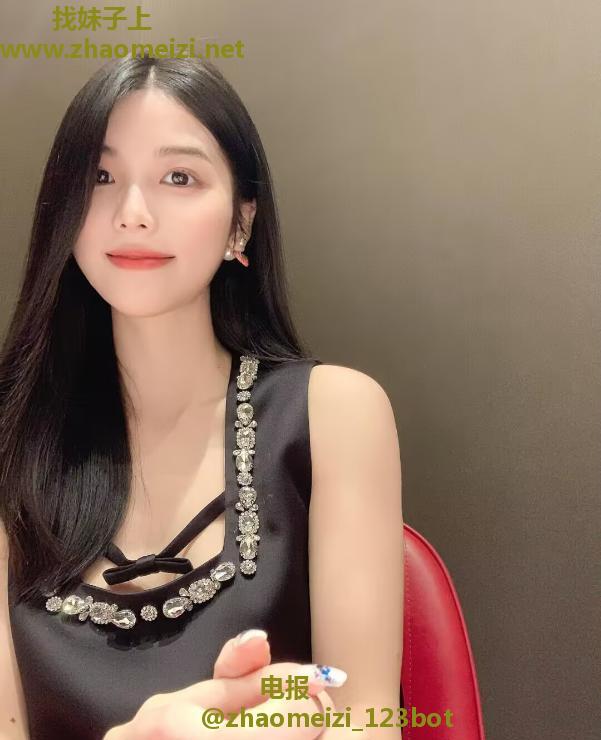 甜美可爱大胸妹子